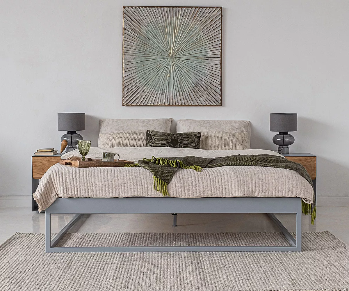 Simplex Bett aus Metall in Grau Ein Bett aus Stahl ohne Kopfteil in der Farbe Grau