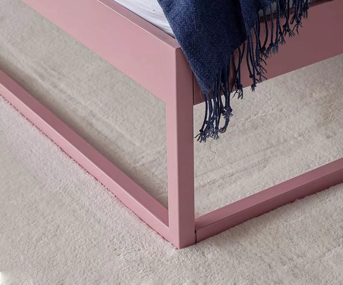 Simplex Metallbett Rosa - Nahaufnahme