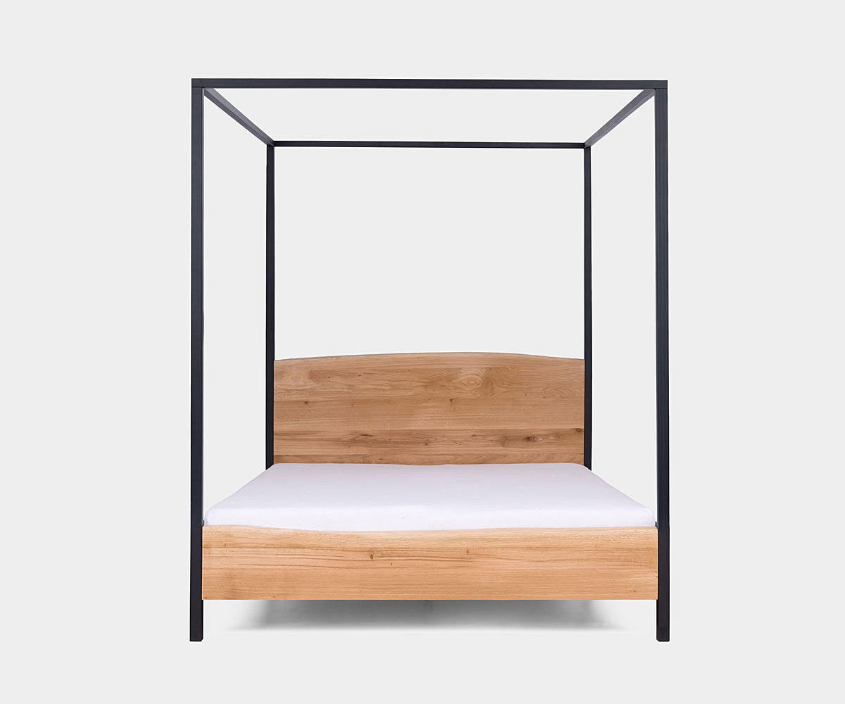 Four-poster bed iron and oak