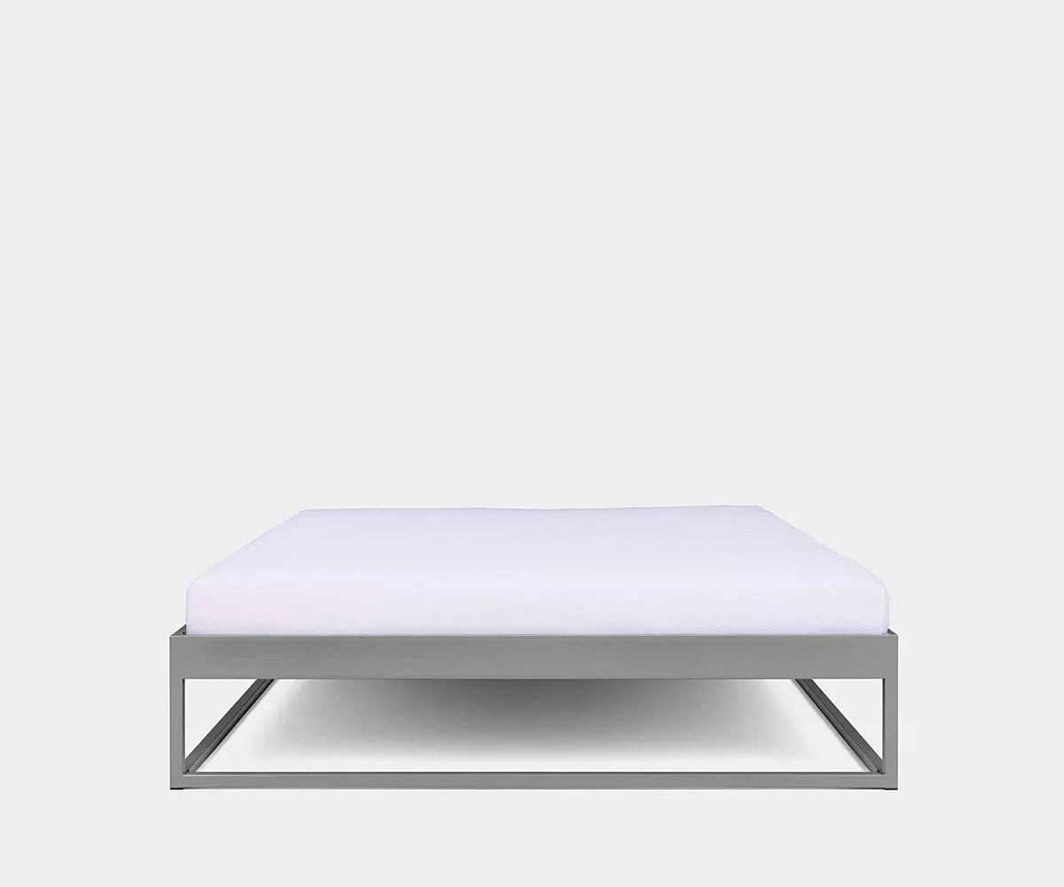 SIMPLEX Metallbett in grau - Vorderansicht Graues Simplexbett aus Metall ohne Kopfteil - Vorderansicht