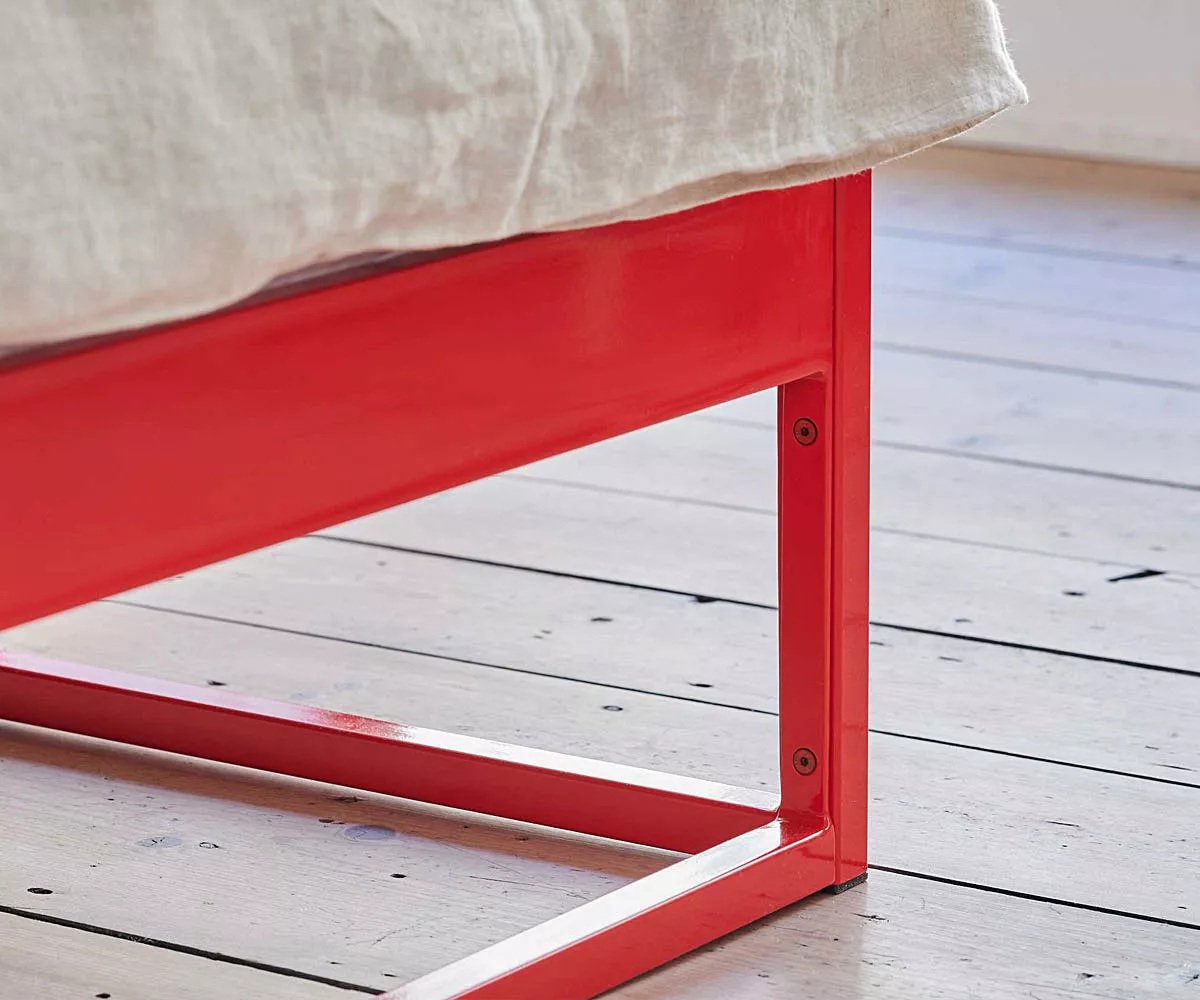 Rotes SIDERA-Himmelbett aus Metall Rotes SIDERA-Himmelbett aus Metall