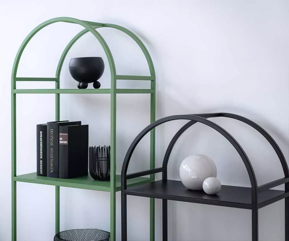 ARCUS Regale aus Metall schwarz und grün - Details Schwarzes und grünes Metallregal schmal und modern