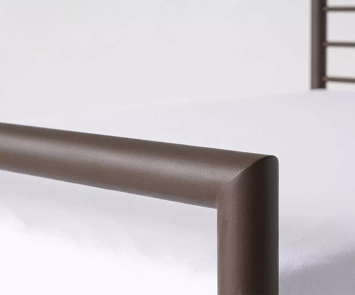 Caligo Metallbett Braun - Detail Deteil eines braunen Metallbettes