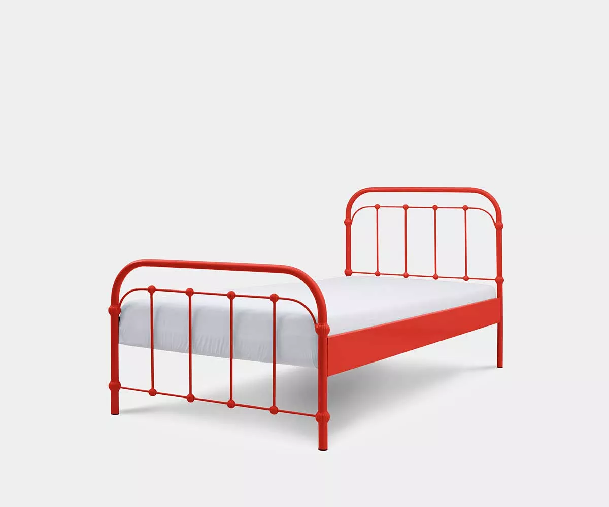 AMITA Einzelbett aus Metall in Rot Ein Vintage Einzelbett aus Metall in Farbe Rot