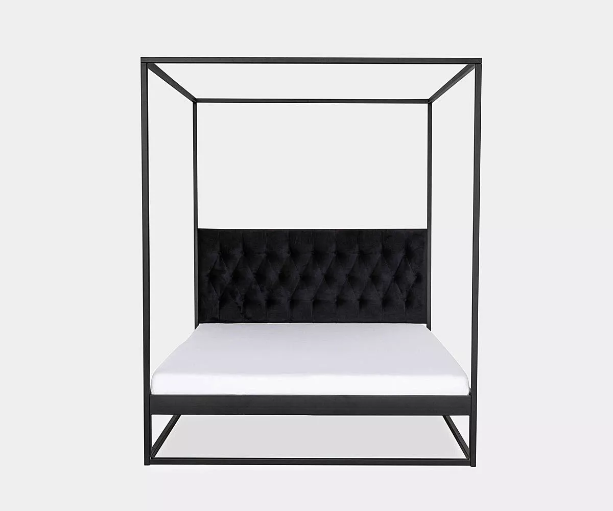 Schwarzes TELA-Himmelbett mit einer weißen Matratze Schwarzes TELA-Himmelbett mit einer weißen Matratze