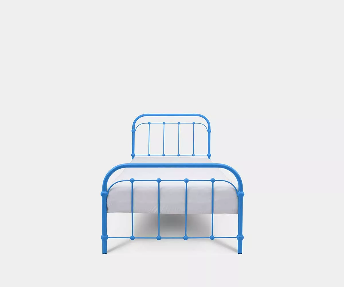 AMITA Metallbett Einzelbett Blau Ein blaues Metallbett mit Matratze