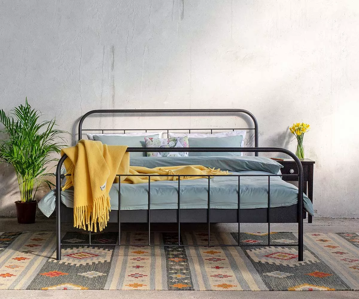 Avos Metallbett Doppelbett Schwarz Schlafzimmer Bett aus Metall in der Farbe Schwarz in Schlafzimmer