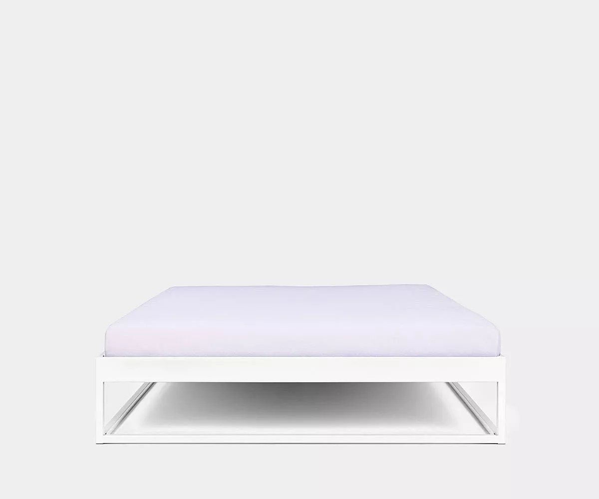 SIMPLEX Metallbett in Weiß Vorderansicht Bett aus Metall ohne Kopfteil in Weiss