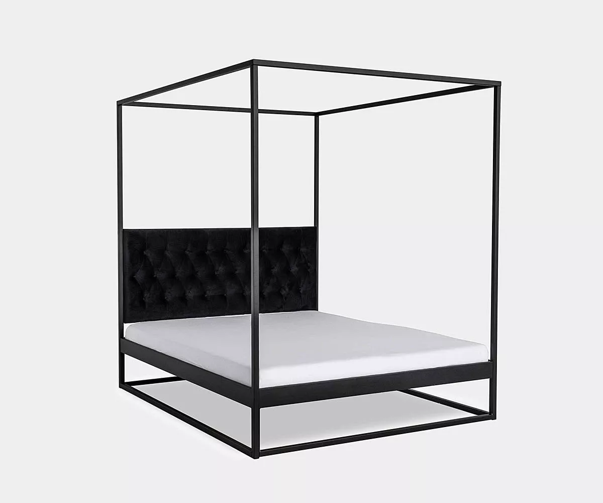 Schwarzes TELA-Himmelbett mit einer weißen Matratze Schwarzes TELA-Himmelbett mit einer weißen Matratze