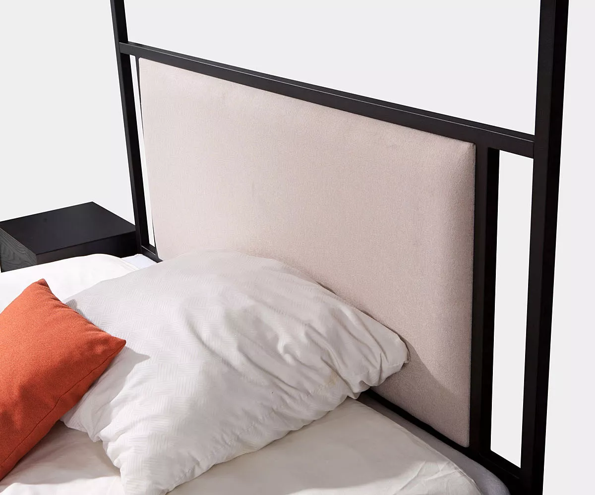 MOLIS-Himmelbett in beige, Sicht von oben MOLIS-Himmelbett in beige, Sicht von oben