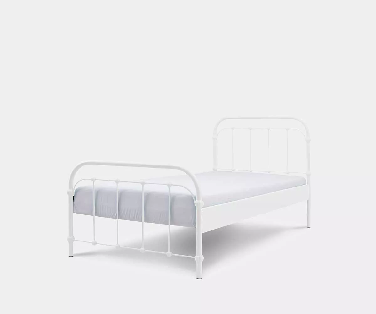 AMITA Einzellbett aus Metall in Weiß Ein Vintage Metallbett in Weiß