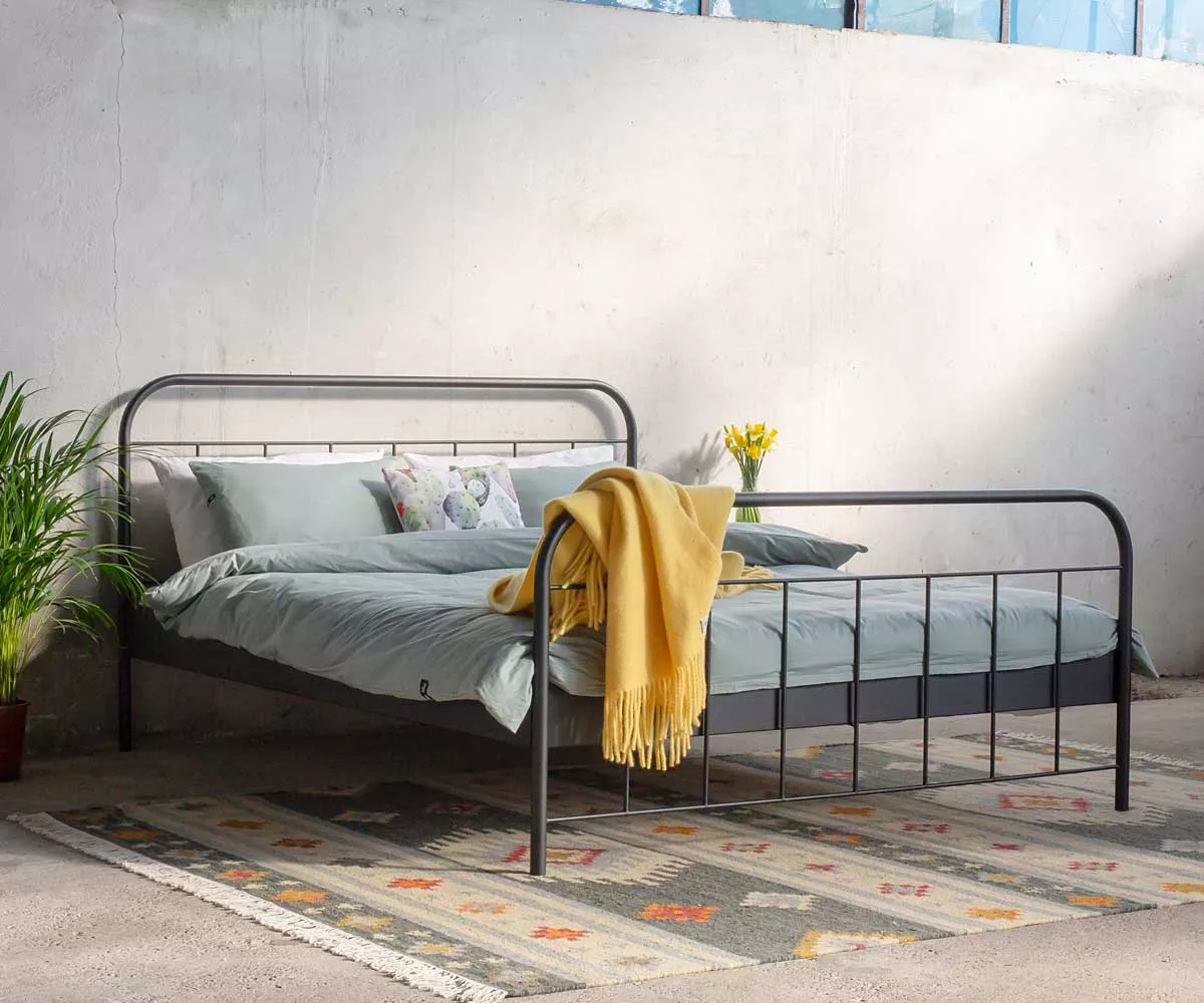 Avos Metallbett Ehebett Schwarz Schlafzimmer Metallbett in der Farbe Schwarz in Schlafzimmer