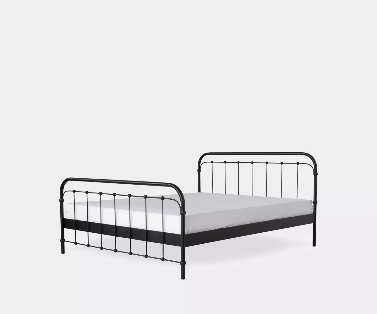 AMITA Bett aus Metall Schwarz Seitenaufnahme Metallbett in Vinatge Style Schwarz