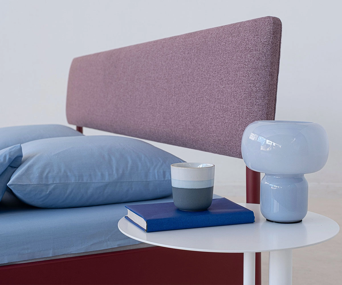 Atrox Fibra Bett mit gepolstertem Kopfteil Bett mit im Burgund gepolstertem Kopfteil